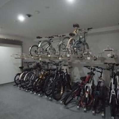 
						駐輪場