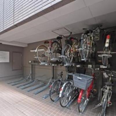 
						駐輪場