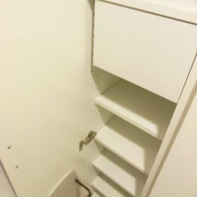 
						収納