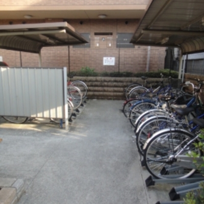 
						共用施設