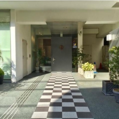 
						エントランス