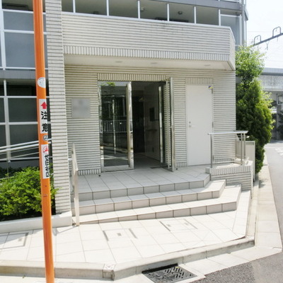 
						エントランス