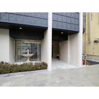 
						エントランス