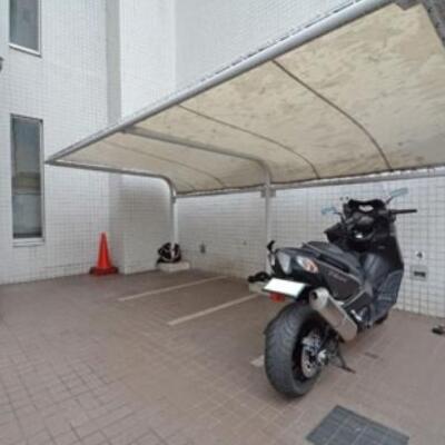 
						バイク置場