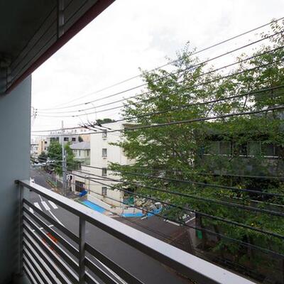 
						バルコニー