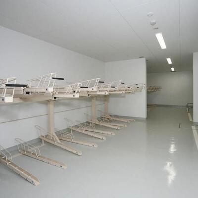 
						駐輪場