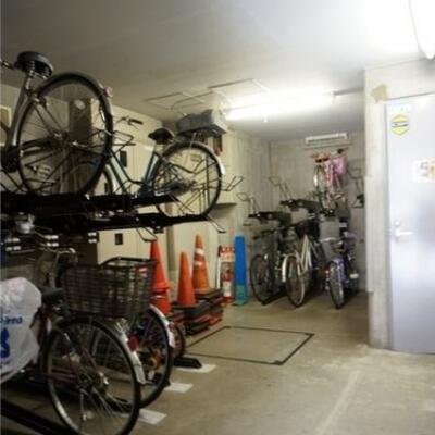 
						駐輪場