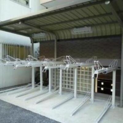 
						駐輪場