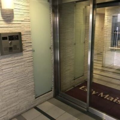 
						エントランス
