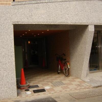 
						エントランス