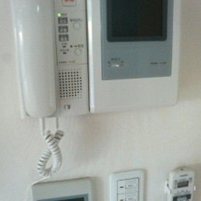 
						インターホン
