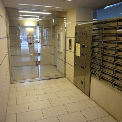
						エントランス