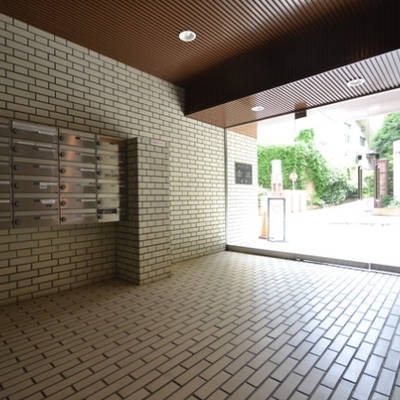 
						エントランス