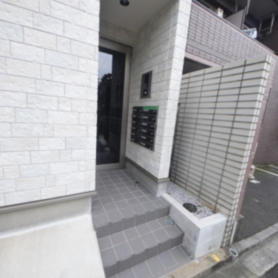 
						エントランス
