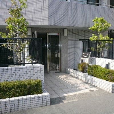 
						エントランス