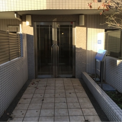 
						エントランス