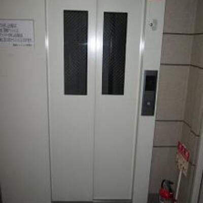 
						エレベーター