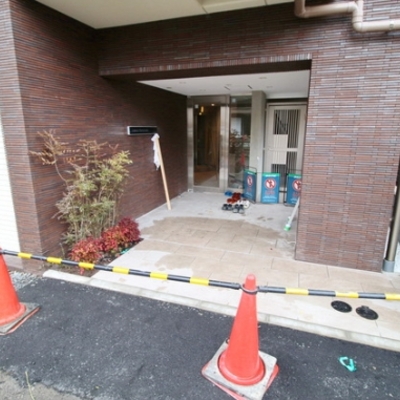 
						エントランス