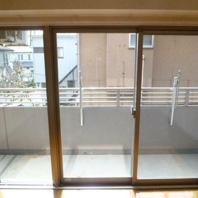 
						室内