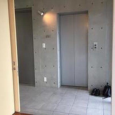 
						エントランス