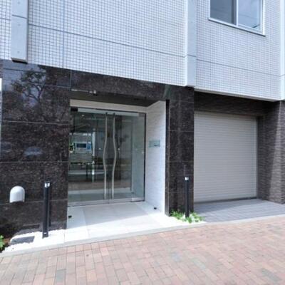 
						エントランス