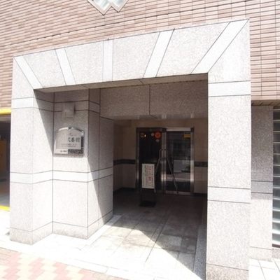 
						エントランス