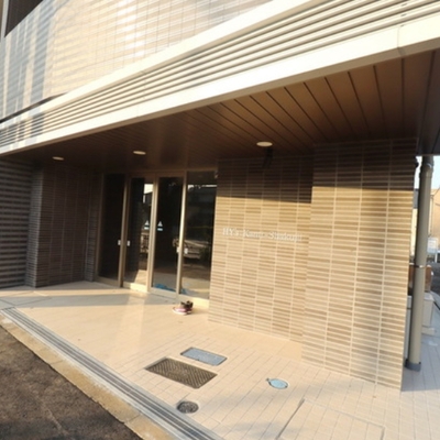 
						エントランス