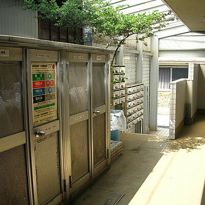 
						ゴミ置き場