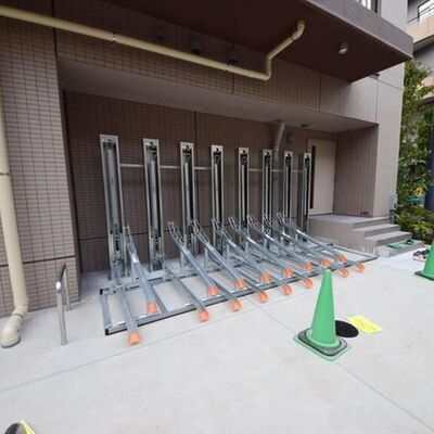 
						駐輪場