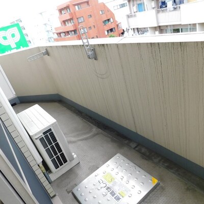 
						バルコニー
