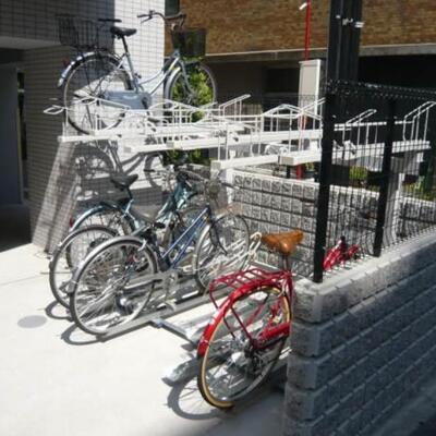 
						駐輪場