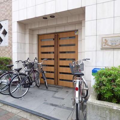 
						エントランス