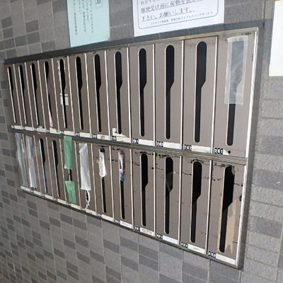 
						ポスト