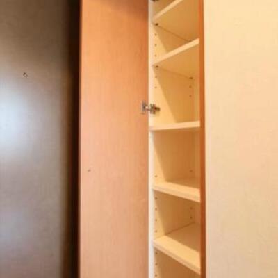 
						収納