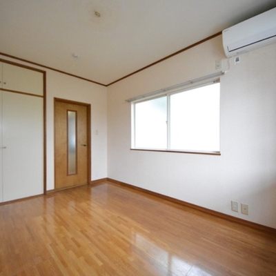 
						室内