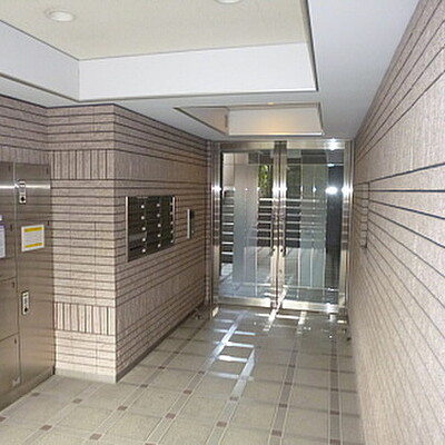 
						エントランス
