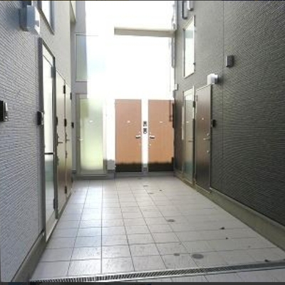 
						エントランス