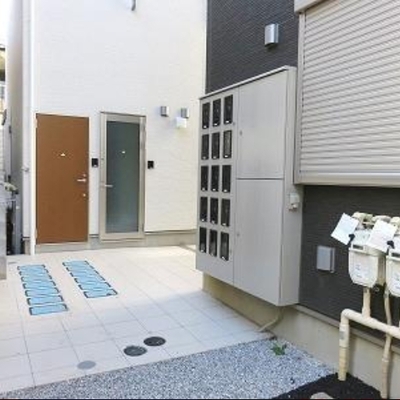 
						エントランス