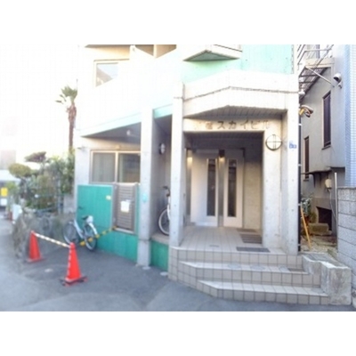 
						エントランス