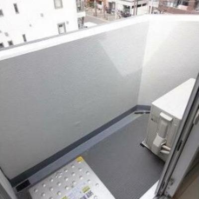 
						バルコニー