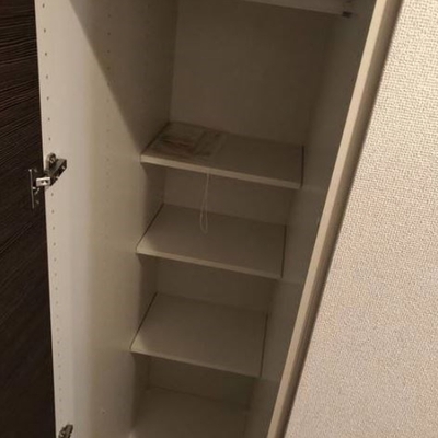 
						収納
