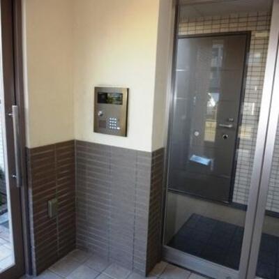 
						エントランス