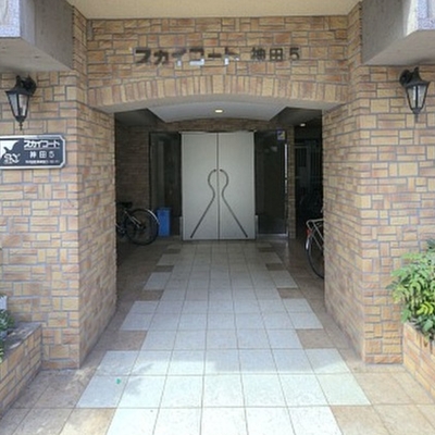 
						エントランス