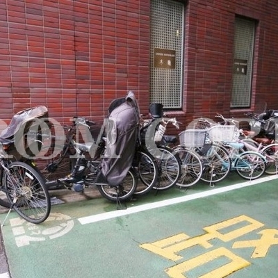 
						共用施設