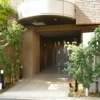 
						エントランス