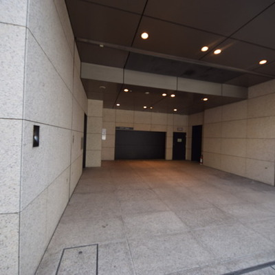 
						エントランス