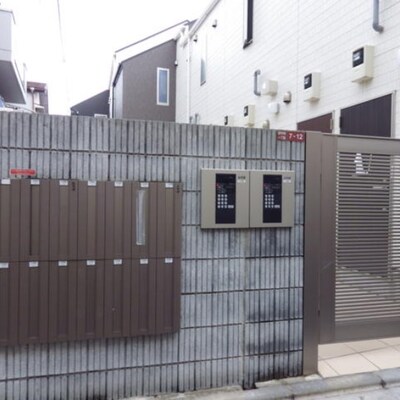 
						エントランス