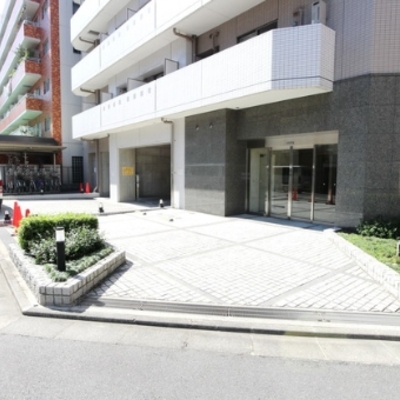 
						エントランス