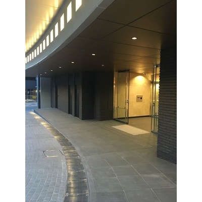 
						エントランス