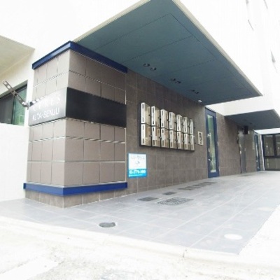 
						エントランス